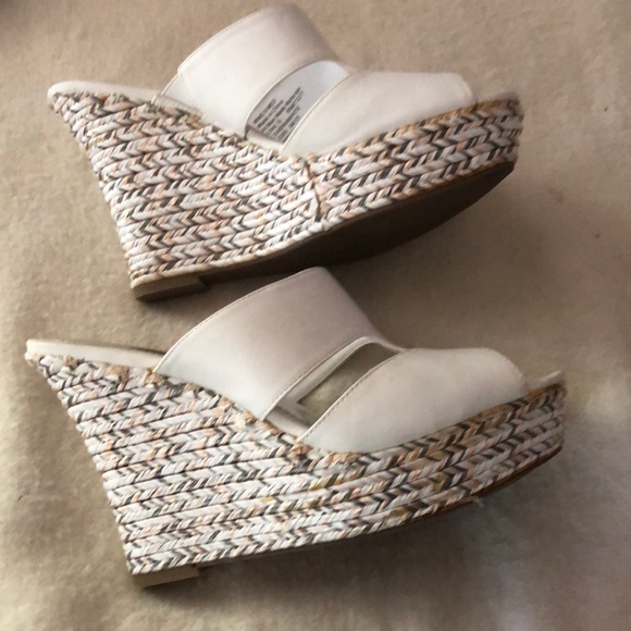 Jeniffer Lopes …. Very light heel sandal worn only once. - Picture 1 of 5